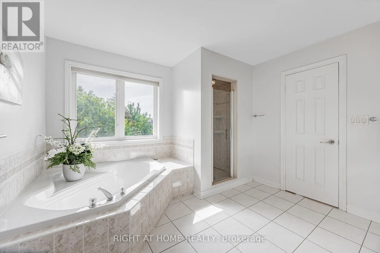 122 ANNINA CRESCENT