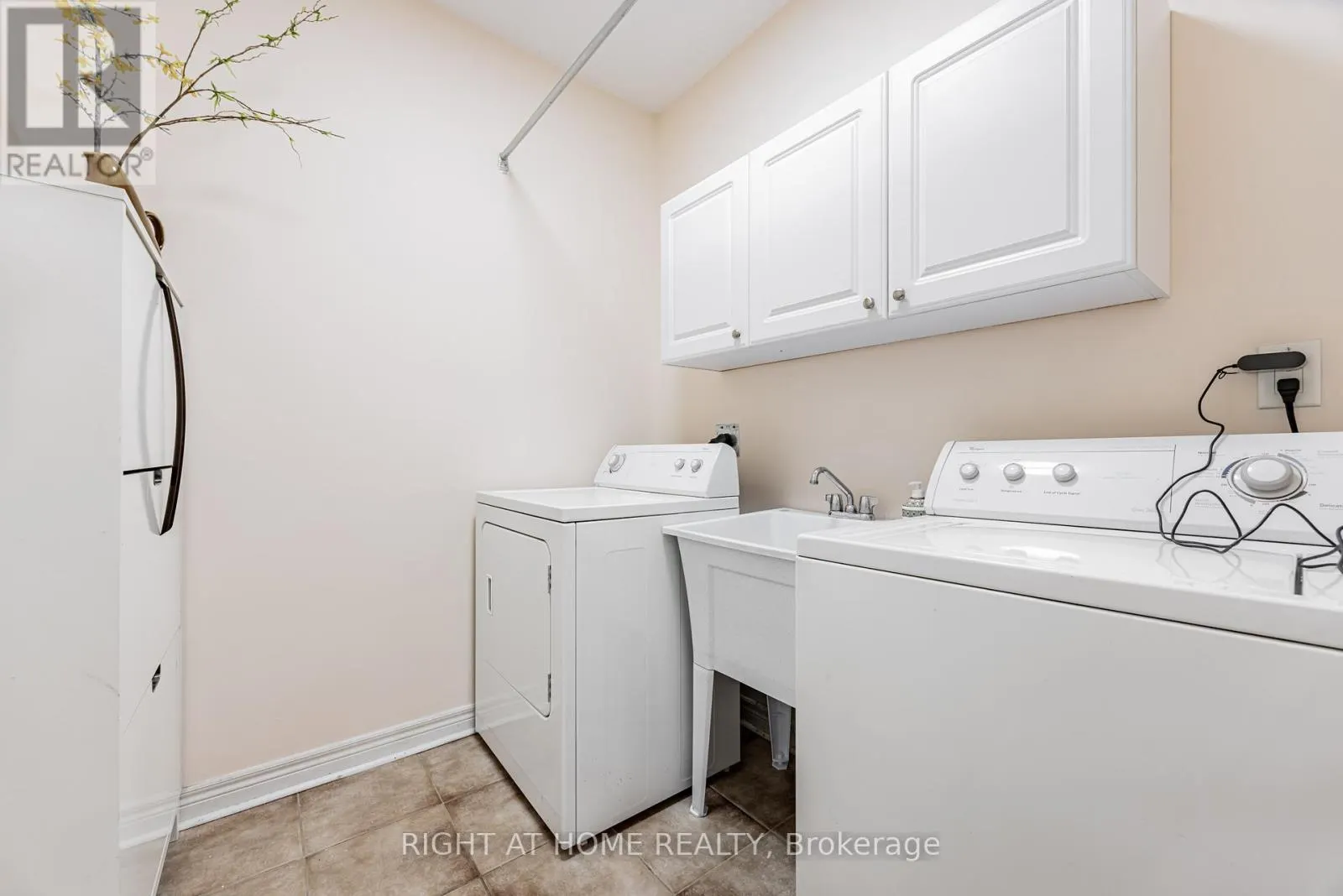 122 ANNINA CRESCENT