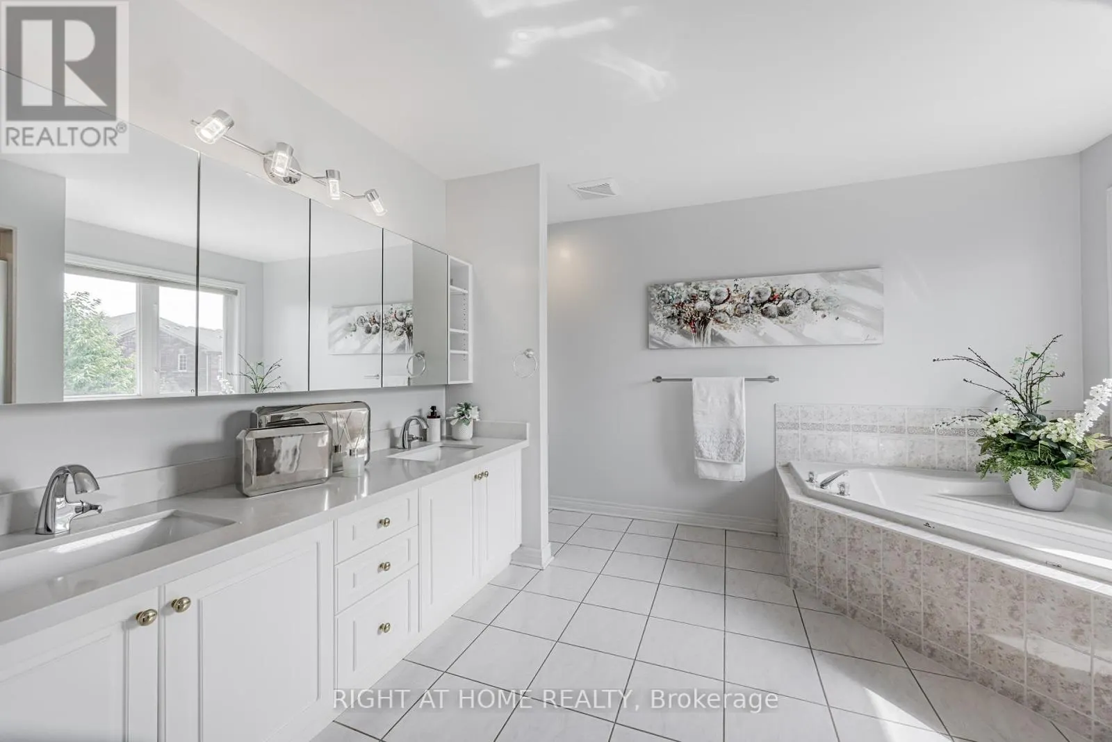 122 ANNINA CRESCENT