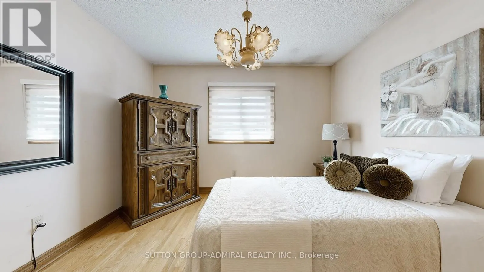 101 DUNSTAN CRESCENT