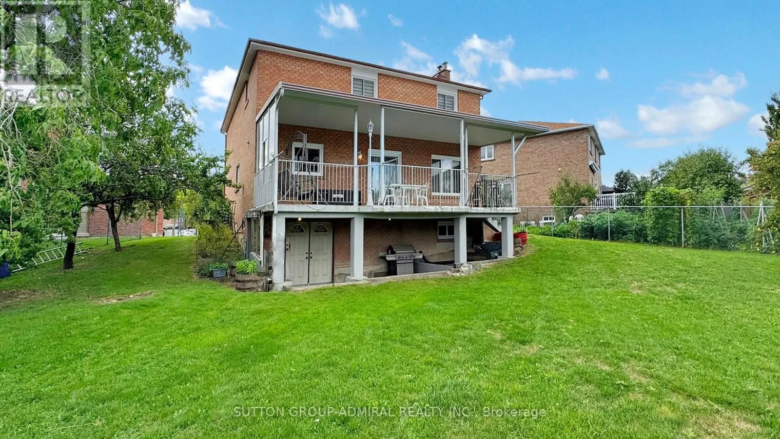 101 DUNSTAN CRESCENT
