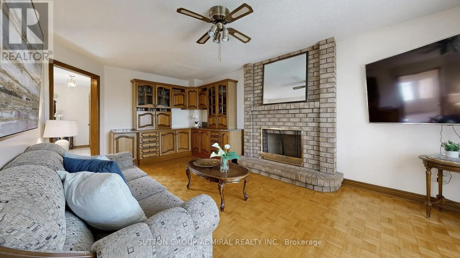 101 DUNSTAN CRESCENT