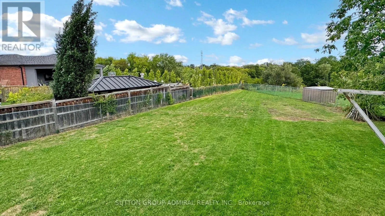101 DUNSTAN CRESCENT