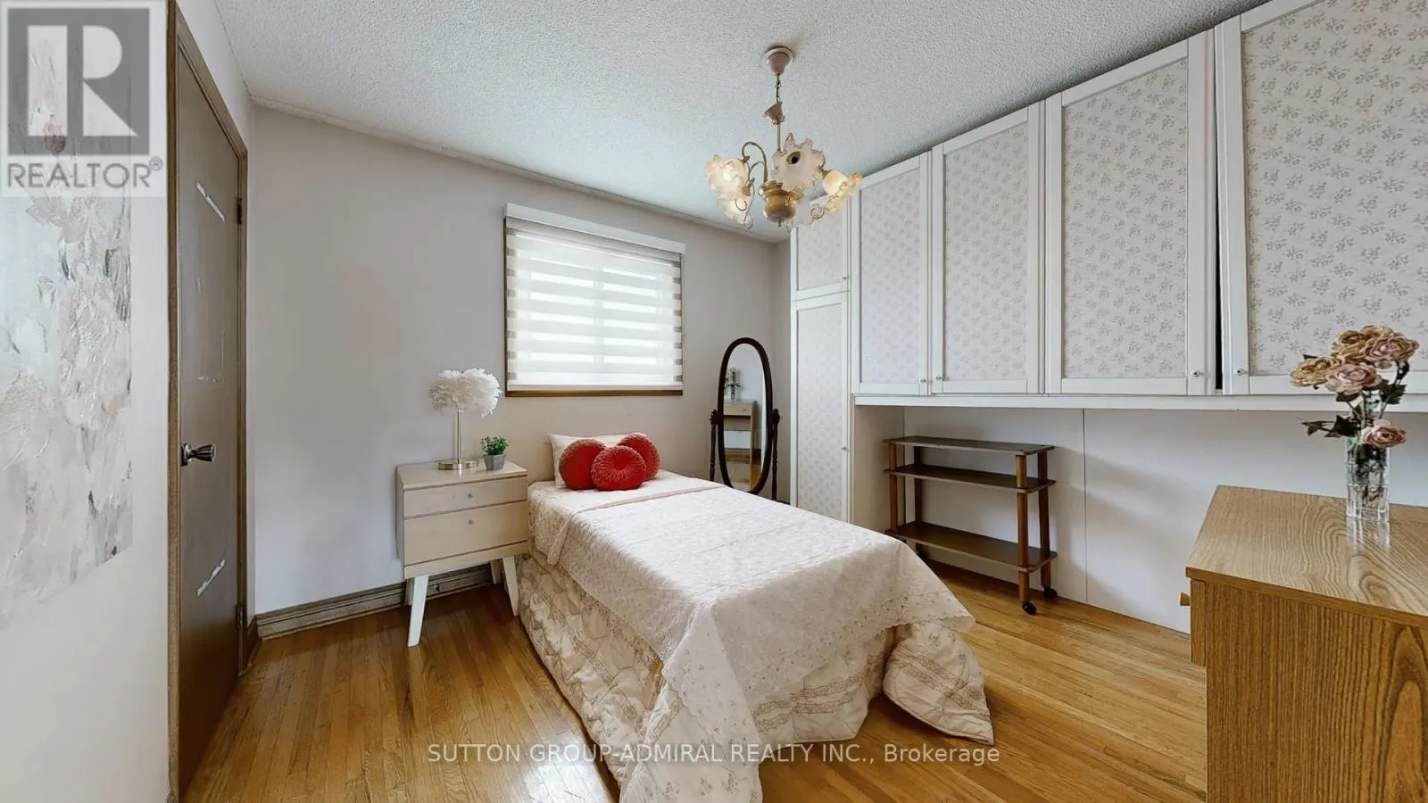 101 DUNSTAN CRESCENT