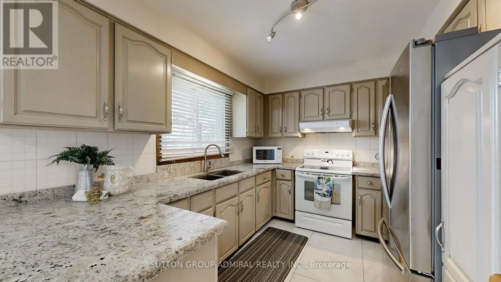 101 DUNSTAN CRESCENT