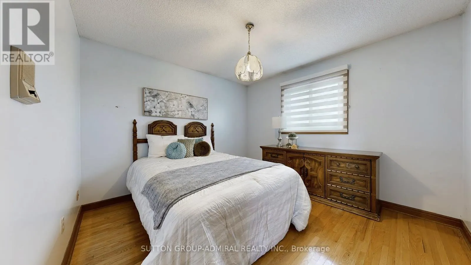 101 DUNSTAN CRESCENT