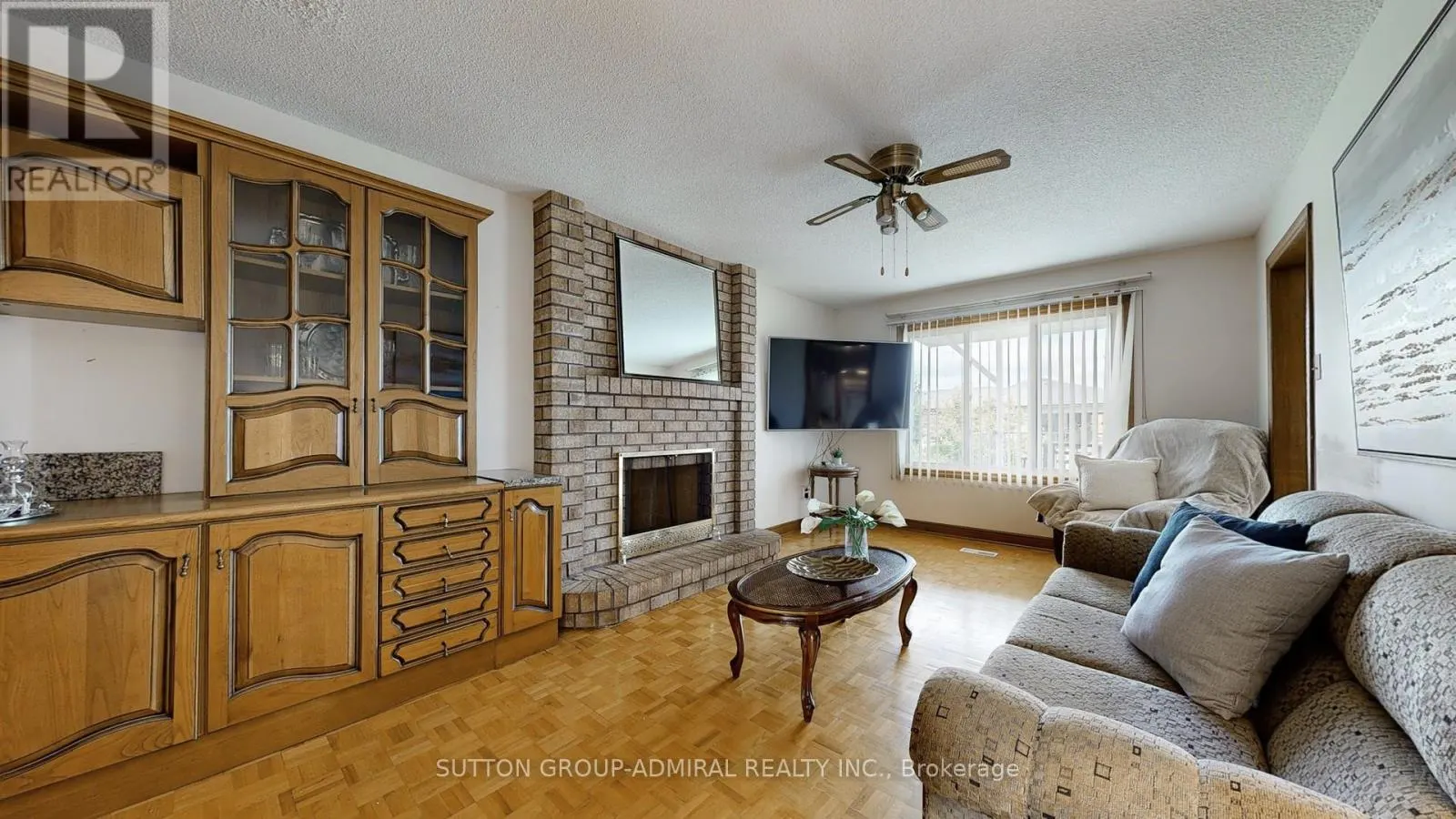 101 DUNSTAN CRESCENT
