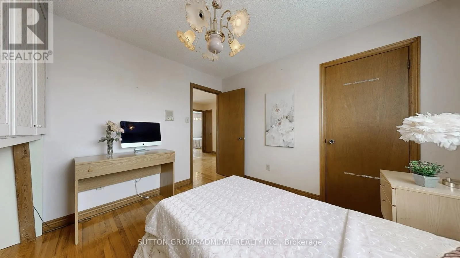 101 DUNSTAN CRESCENT