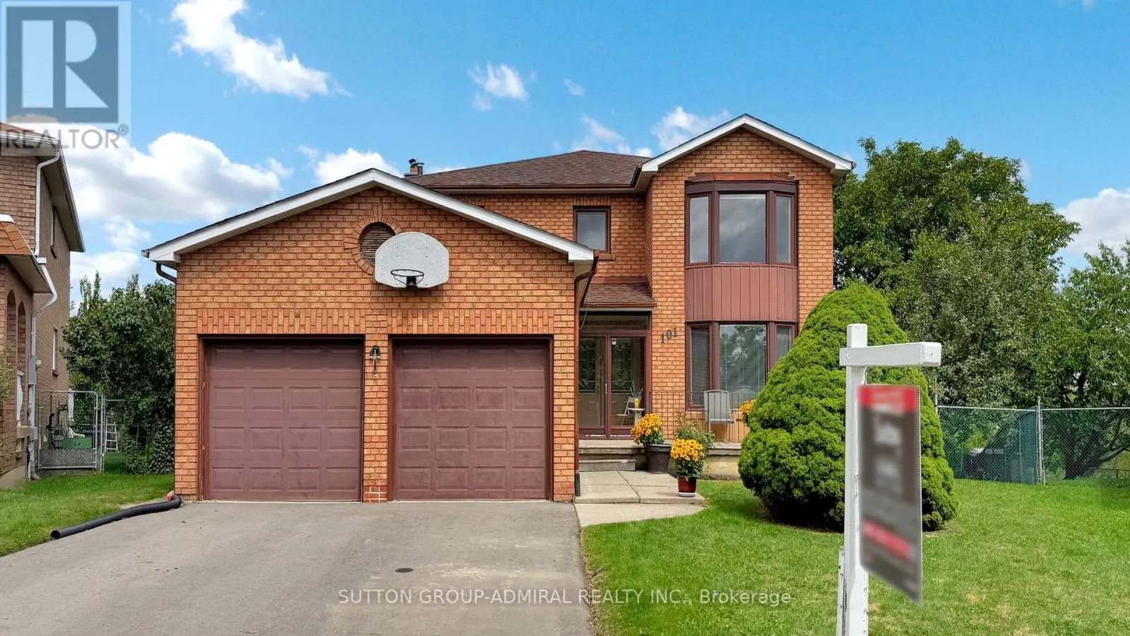 101 DUNSTAN CRESCENT