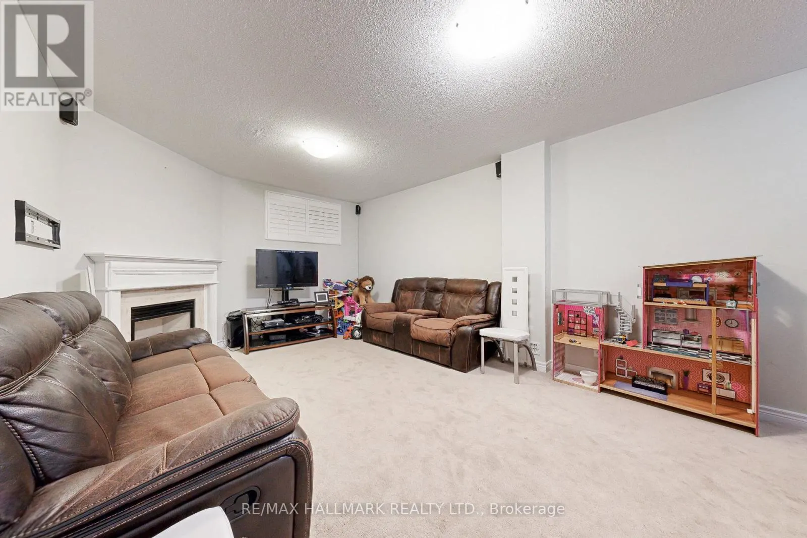 81 THATCHER CRESCENT