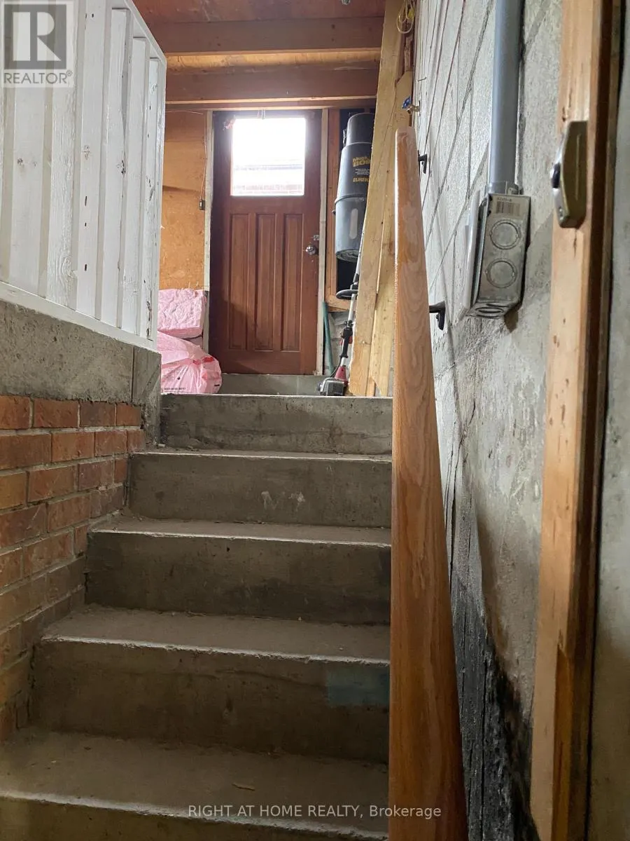 LOWER UNIT - 81 OAK AVENUE