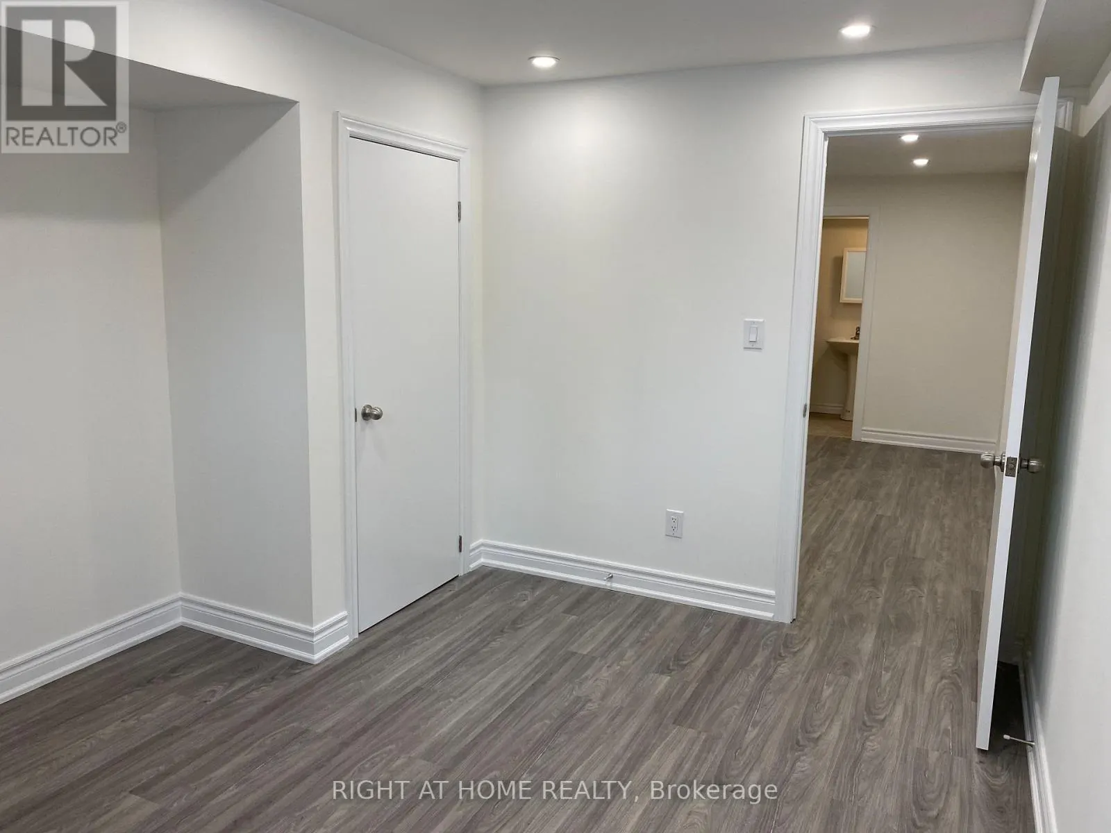 LOWER UNIT - 81 OAK AVENUE