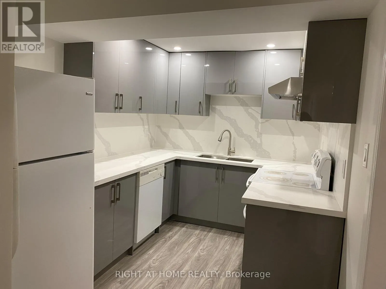 LOWER UNIT - 81 OAK AVENUE