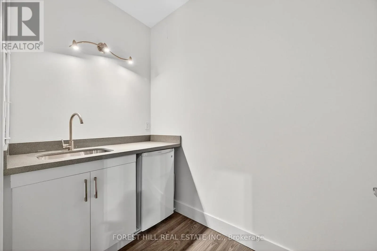 11 - 241 EDGELEY BOULEVARD