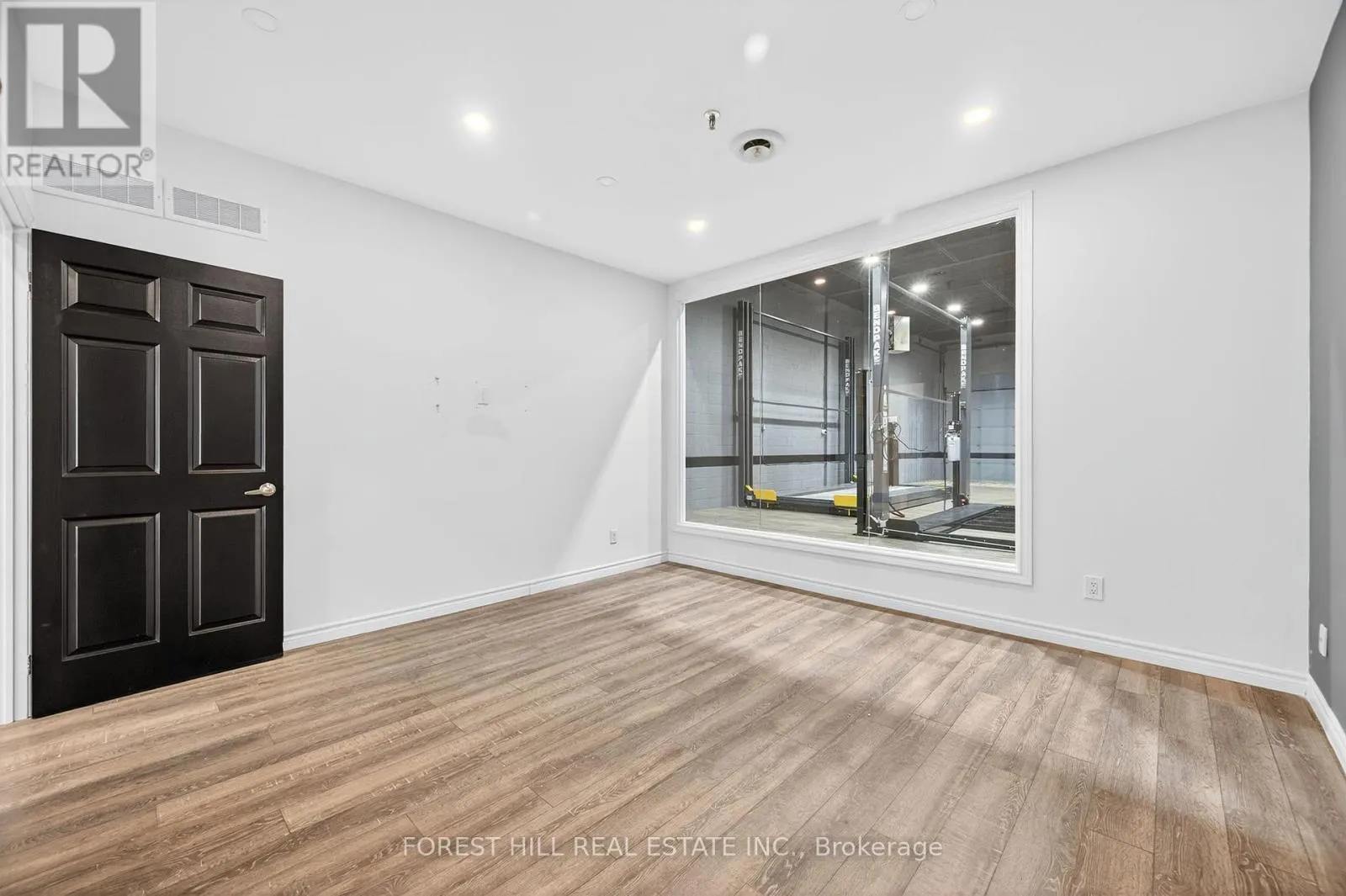 11 - 241 EDGELEY BOULEVARD