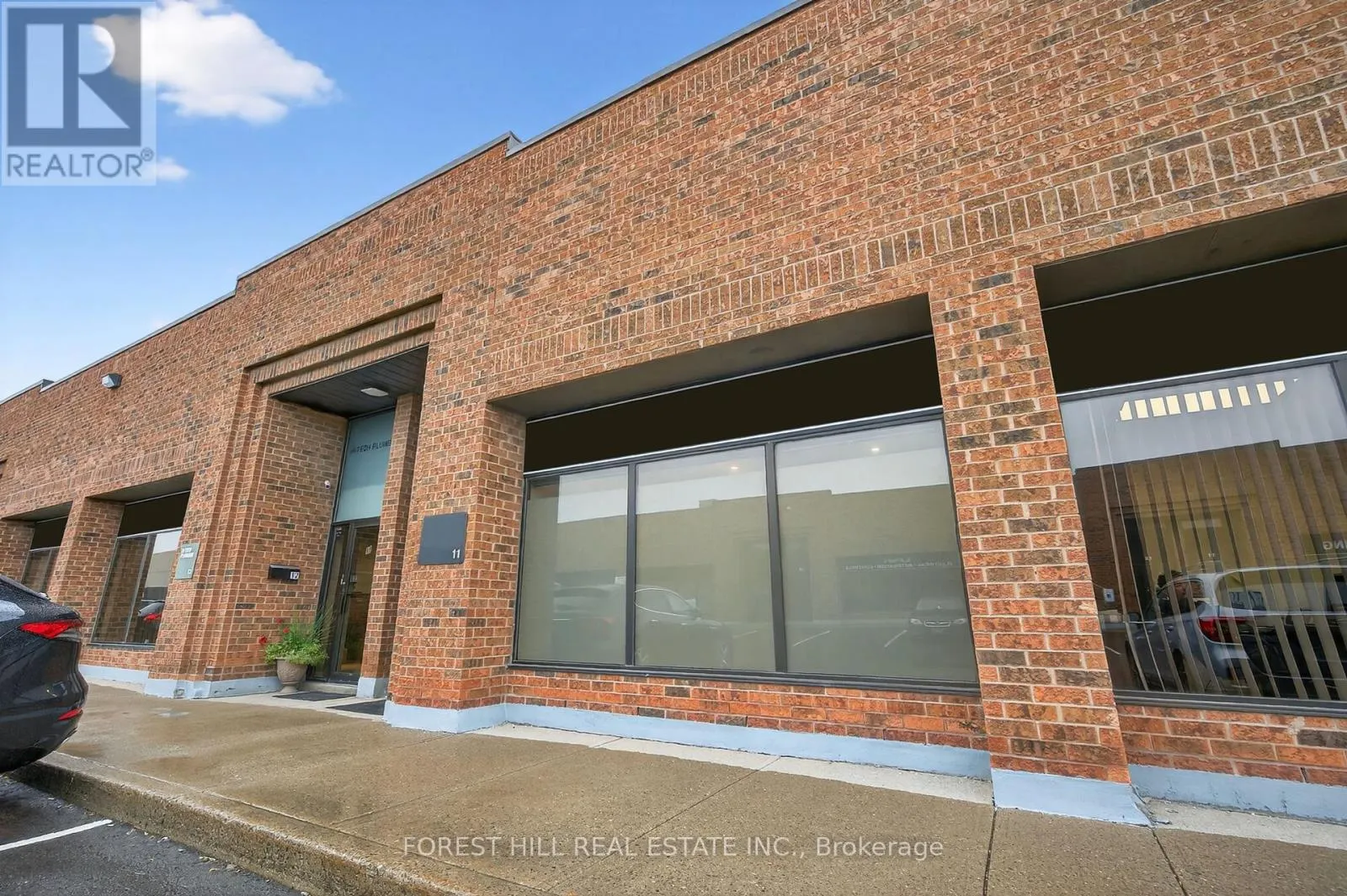 11 - 241 EDGELEY BOULEVARD
