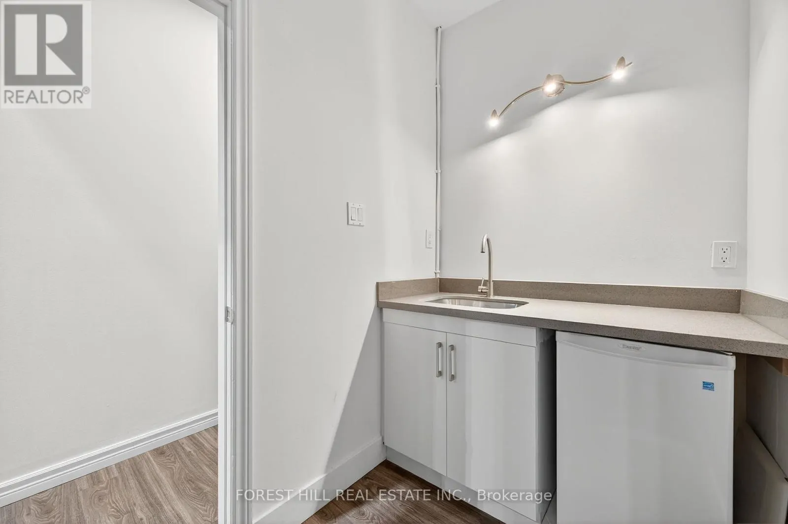11 - 241 EDGELEY BOULEVARD