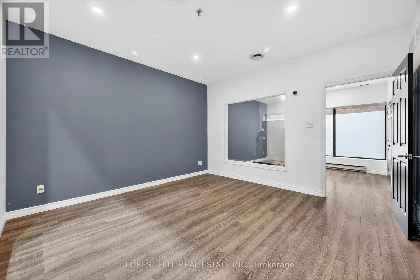 11 - 241 EDGELEY BOULEVARD