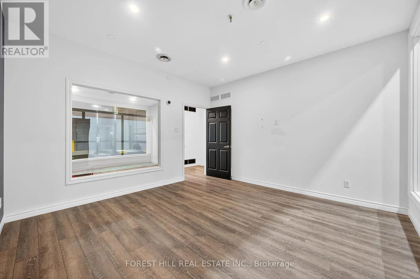 11 - 241 EDGELEY BOULEVARD