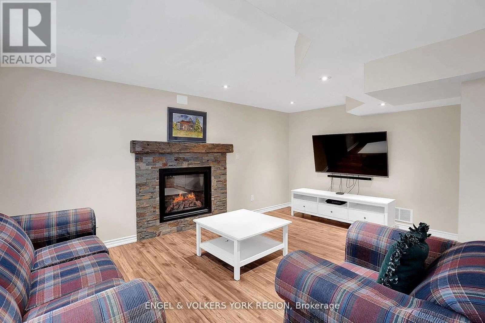 24 TIMBER VALLEY AVENUE