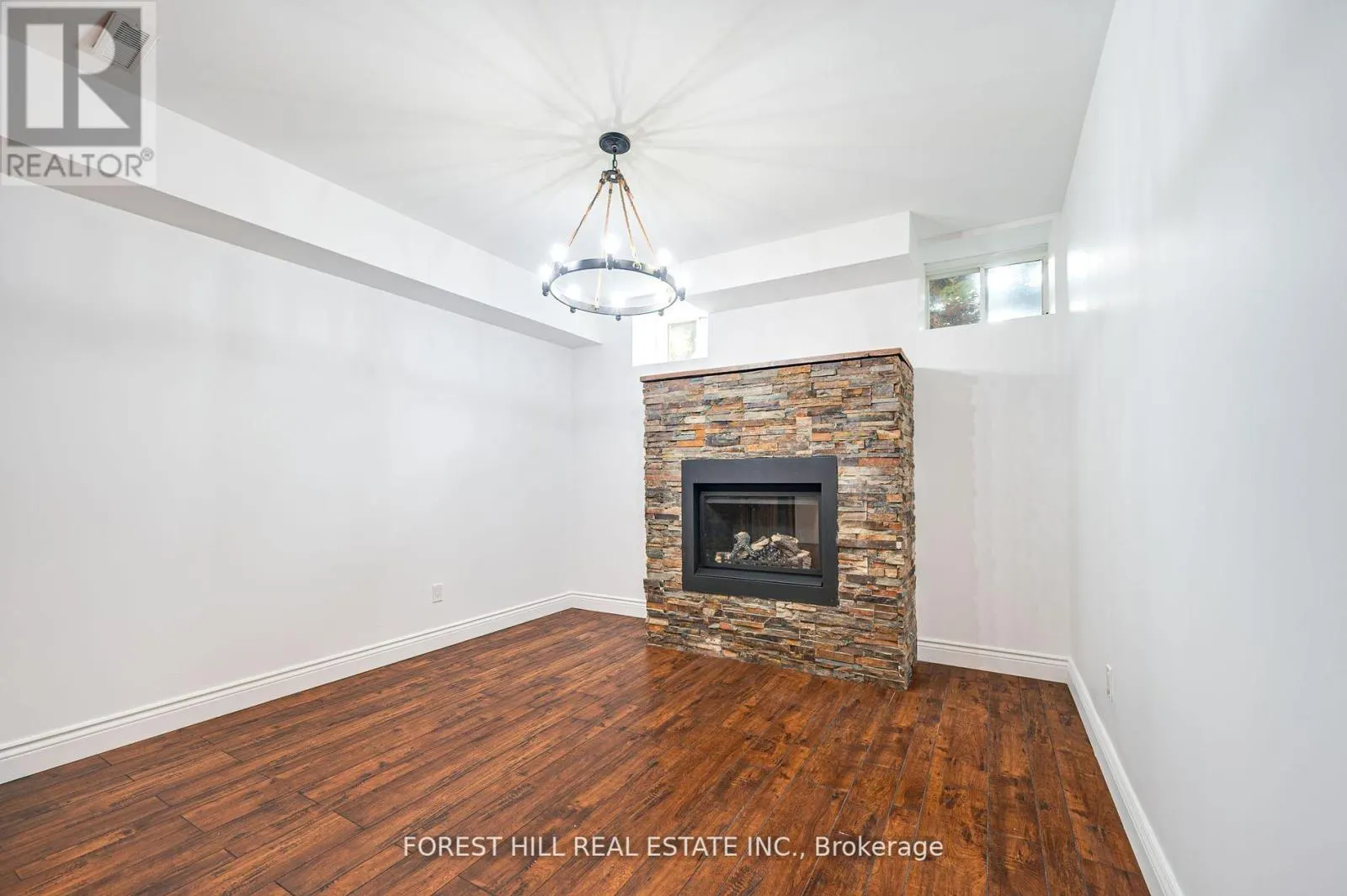 101 GLENHERON CRESCENT
