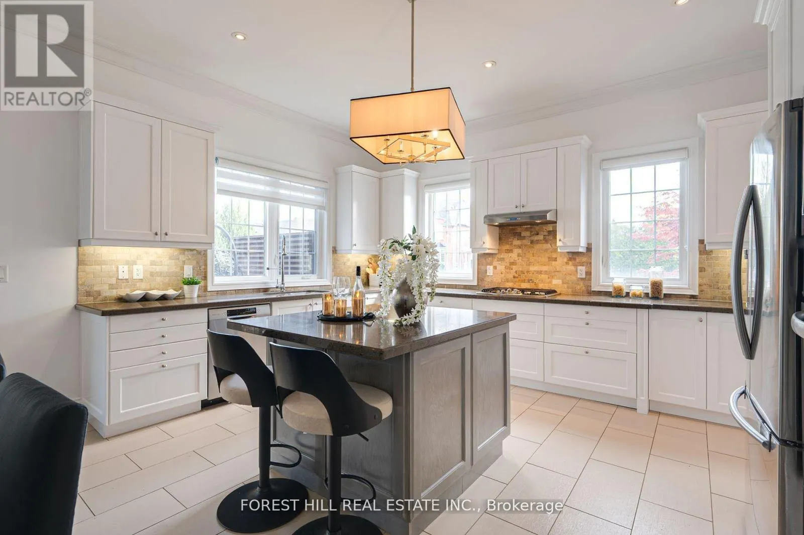 101 GLENHERON CRESCENT