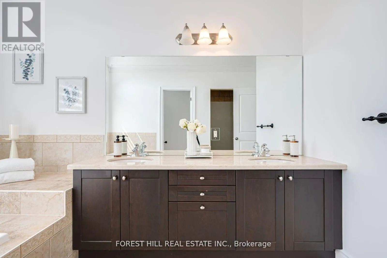 101 GLENHERON CRESCENT