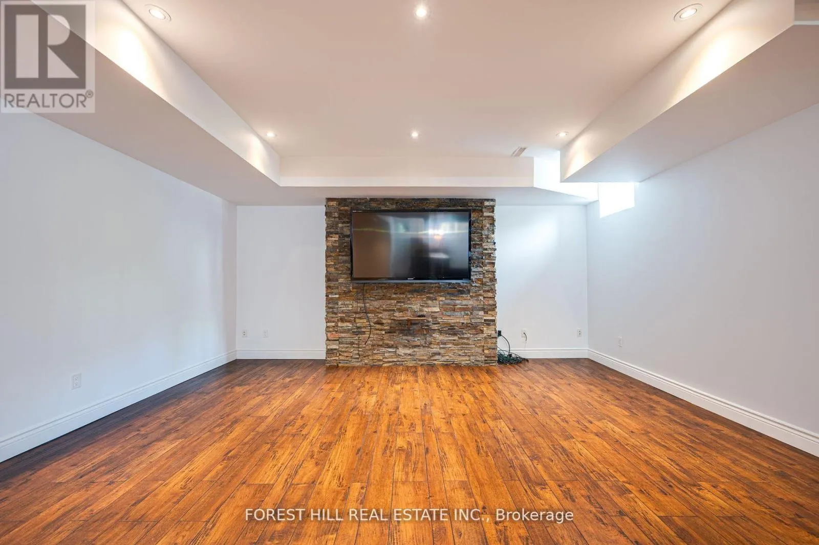 101 GLENHERON CRESCENT