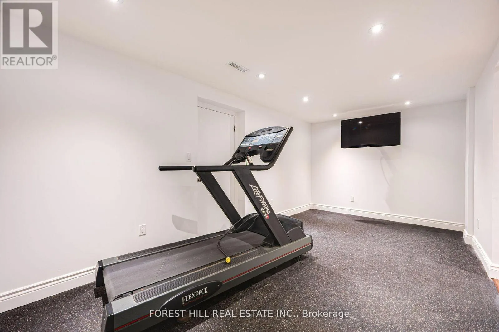 101 GLENHERON CRESCENT