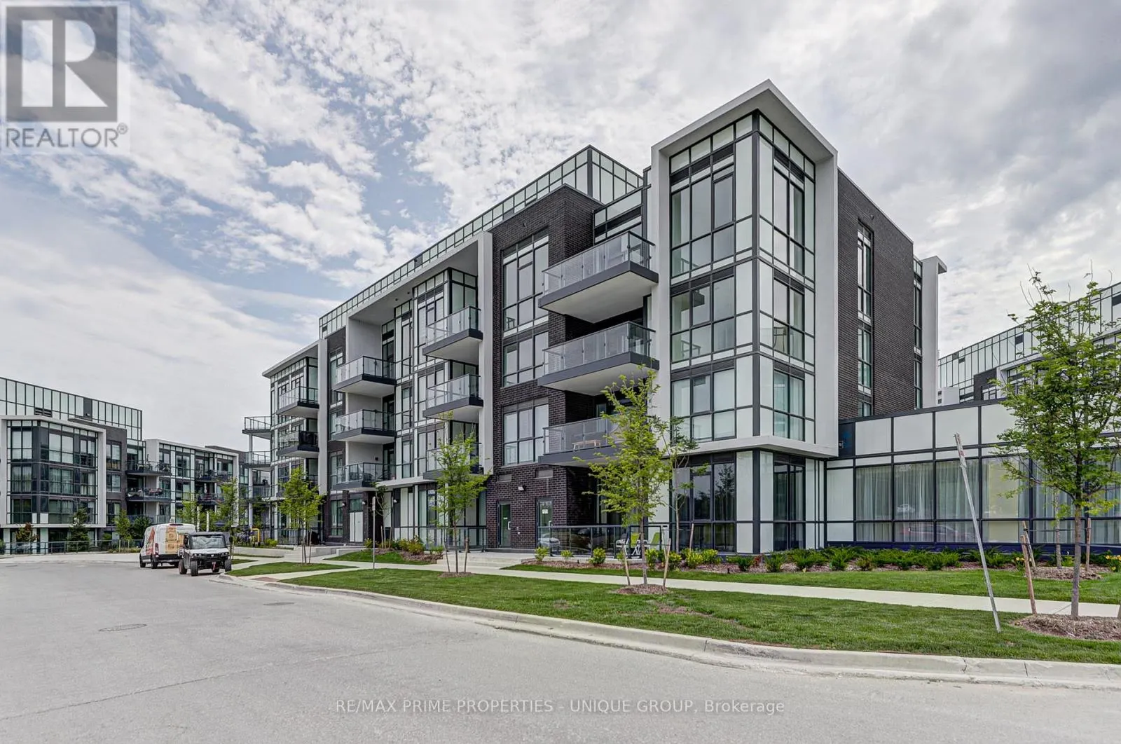 427 - 415 SEA RAY AVENUE