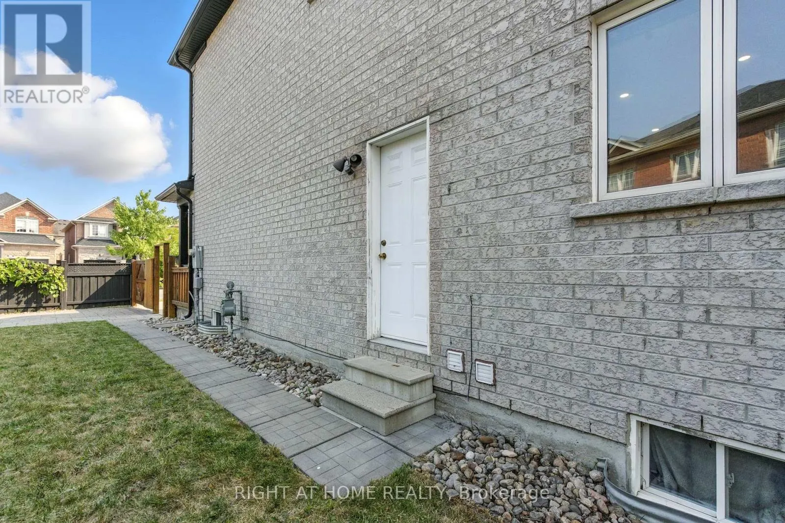 215 CANADA DRIVE