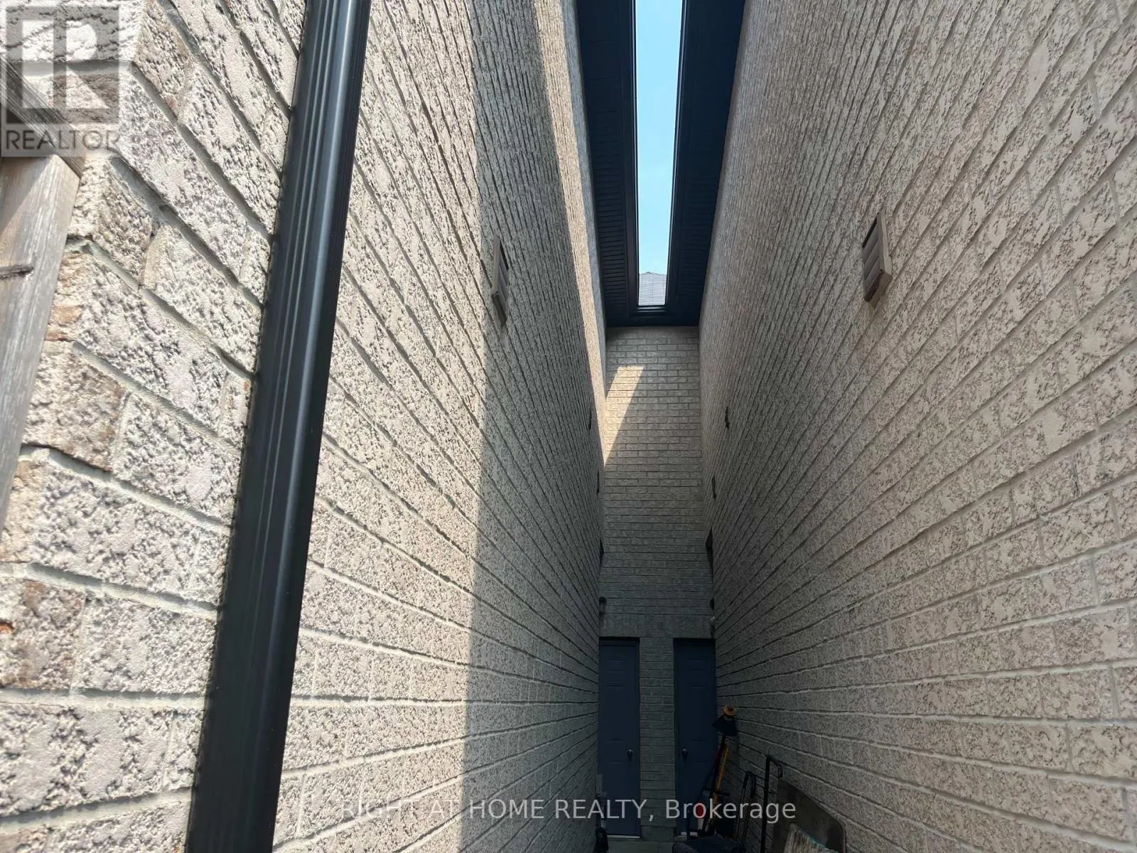 215 CANADA DRIVE