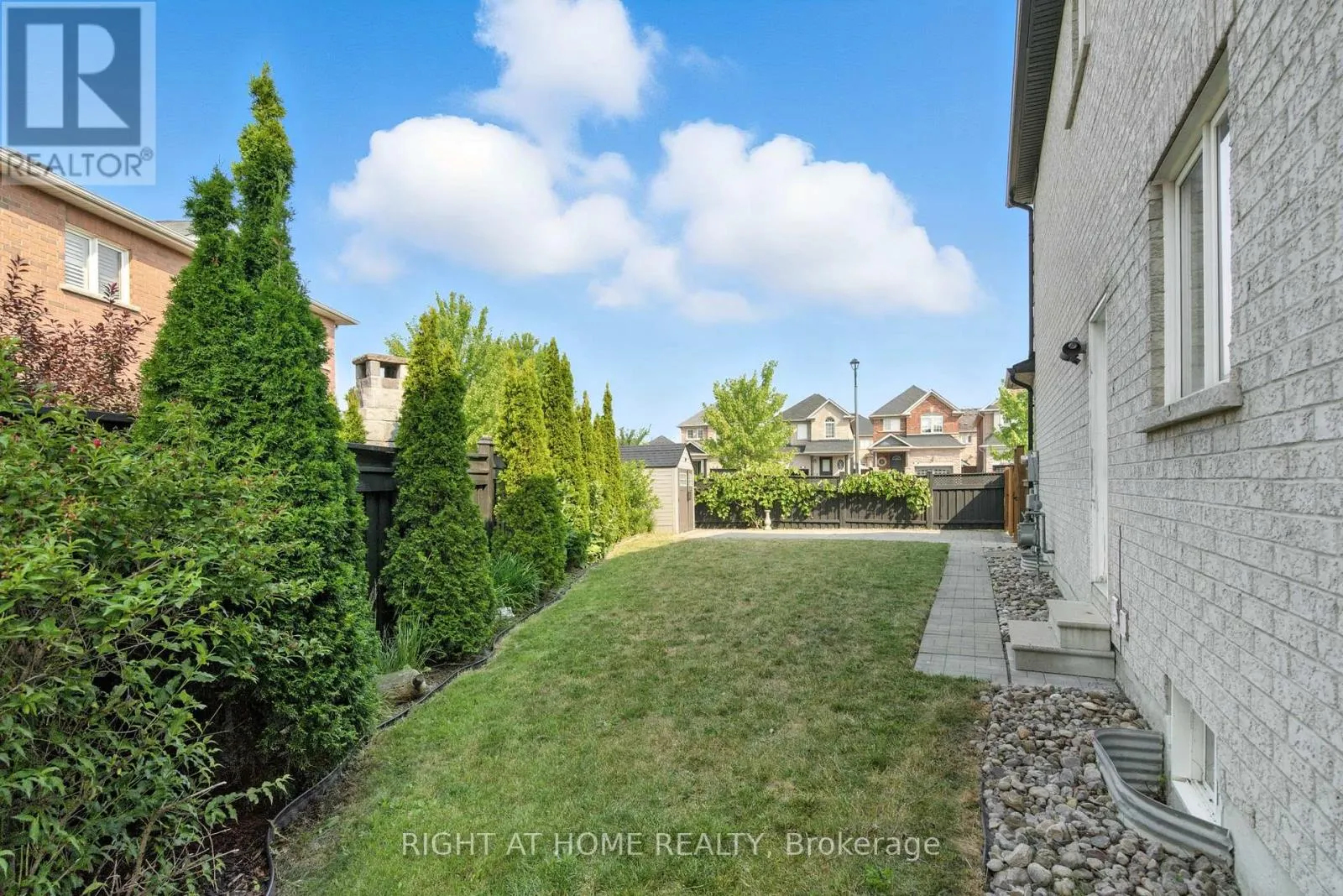 215 CANADA DRIVE