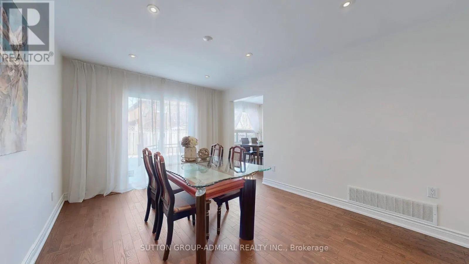 64 ROXBOROUGH LANE