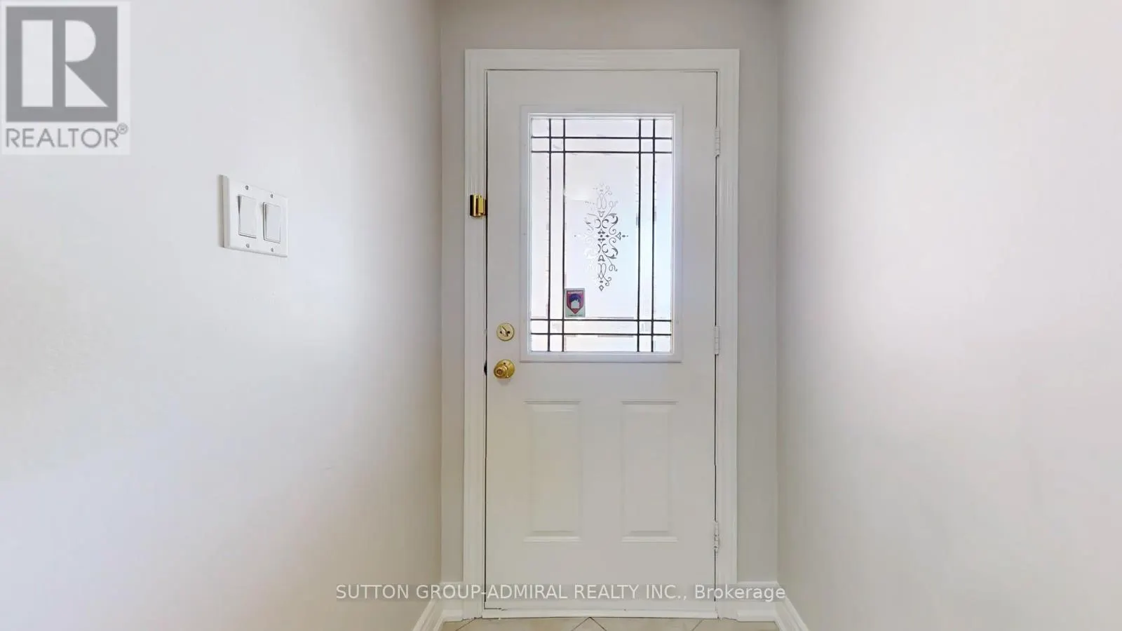 64 ROXBOROUGH LANE