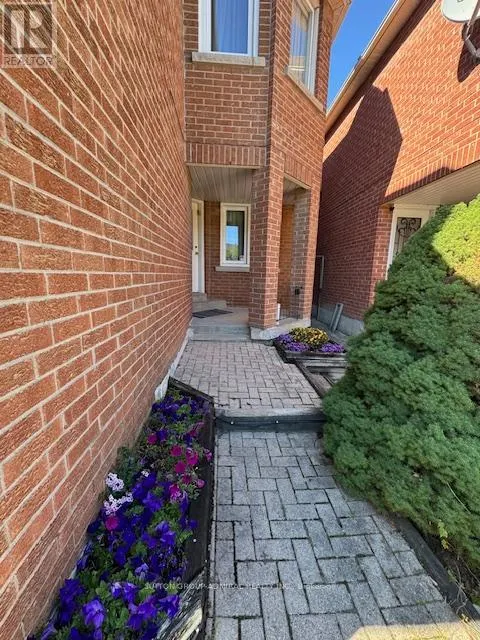 64 ROXBOROUGH LANE