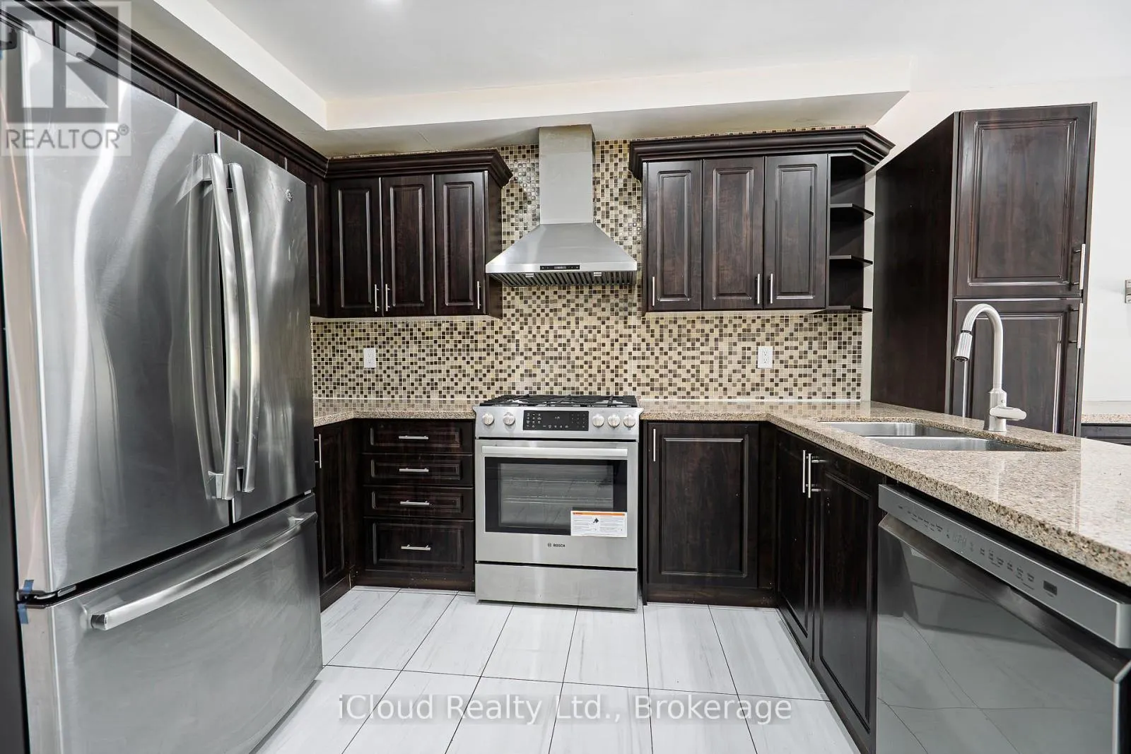 80 VENICE CRESCENT W