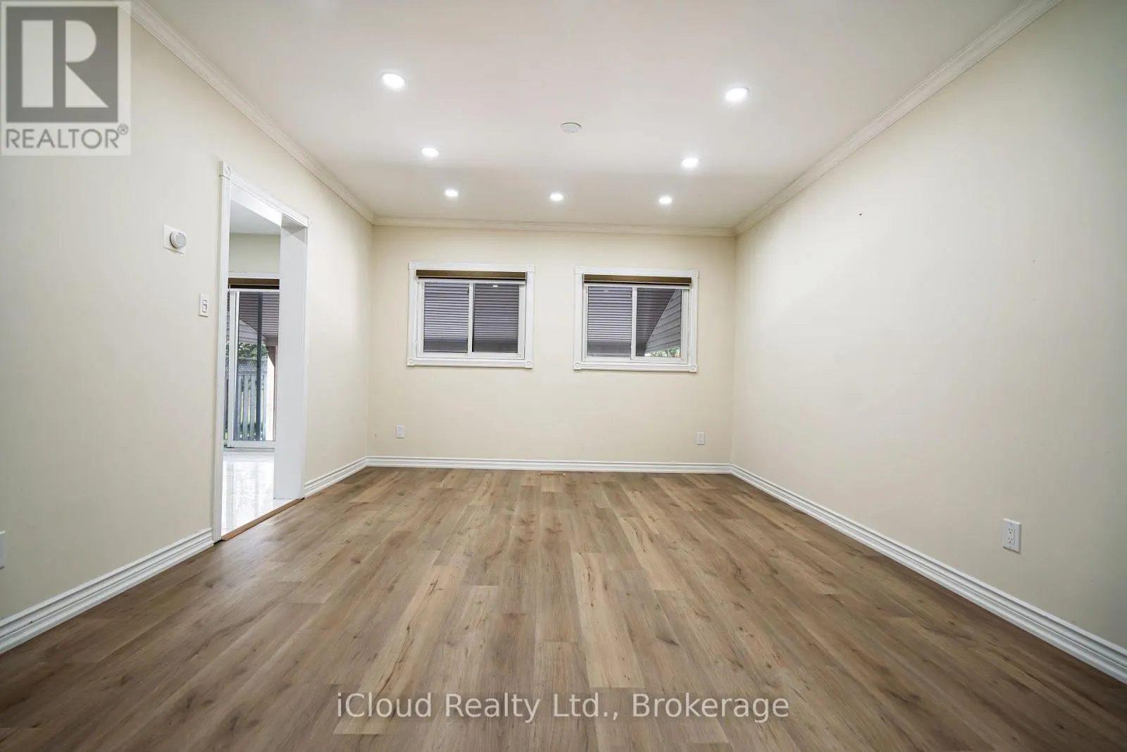 80 VENICE CRESCENT W