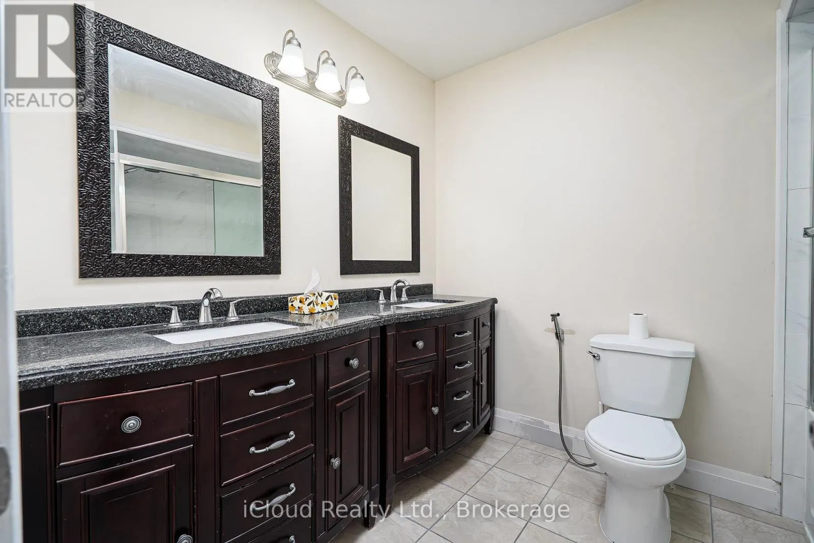 80 VENICE CRESCENT W
