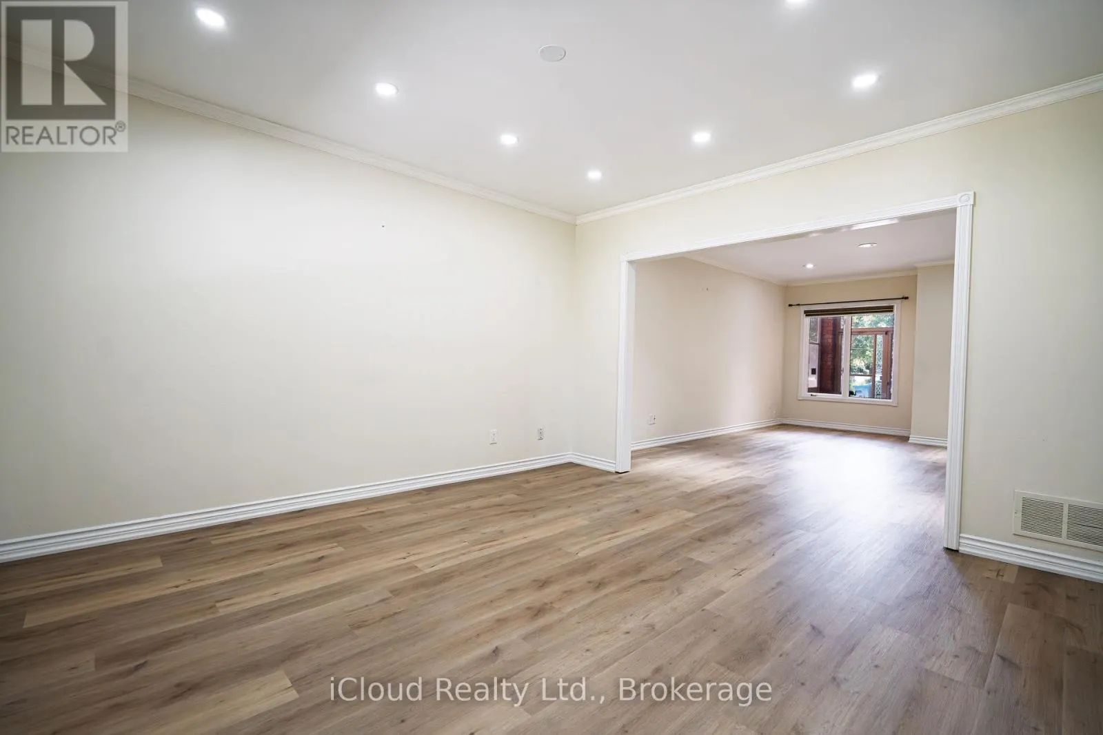 80 VENICE CRESCENT W