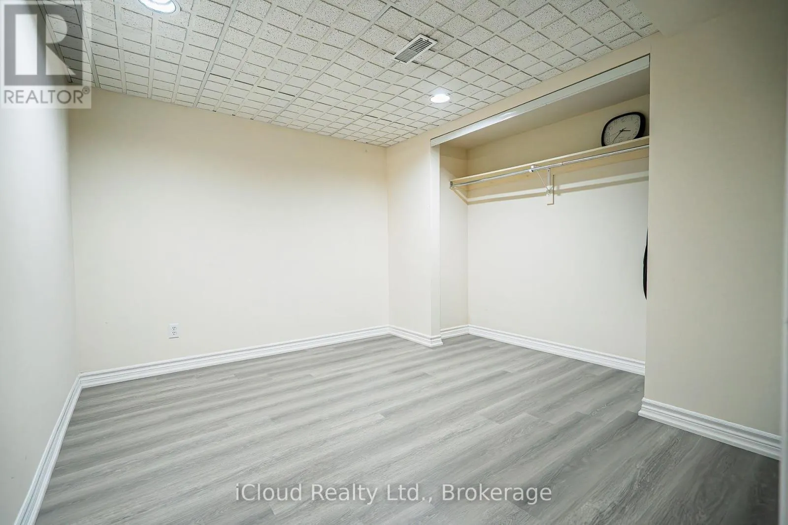 80 VENICE CRESCENT W