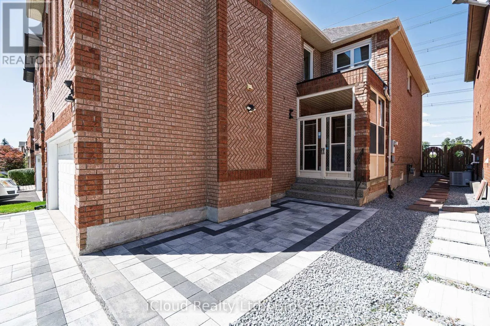 80 VENICE CRESCENT W