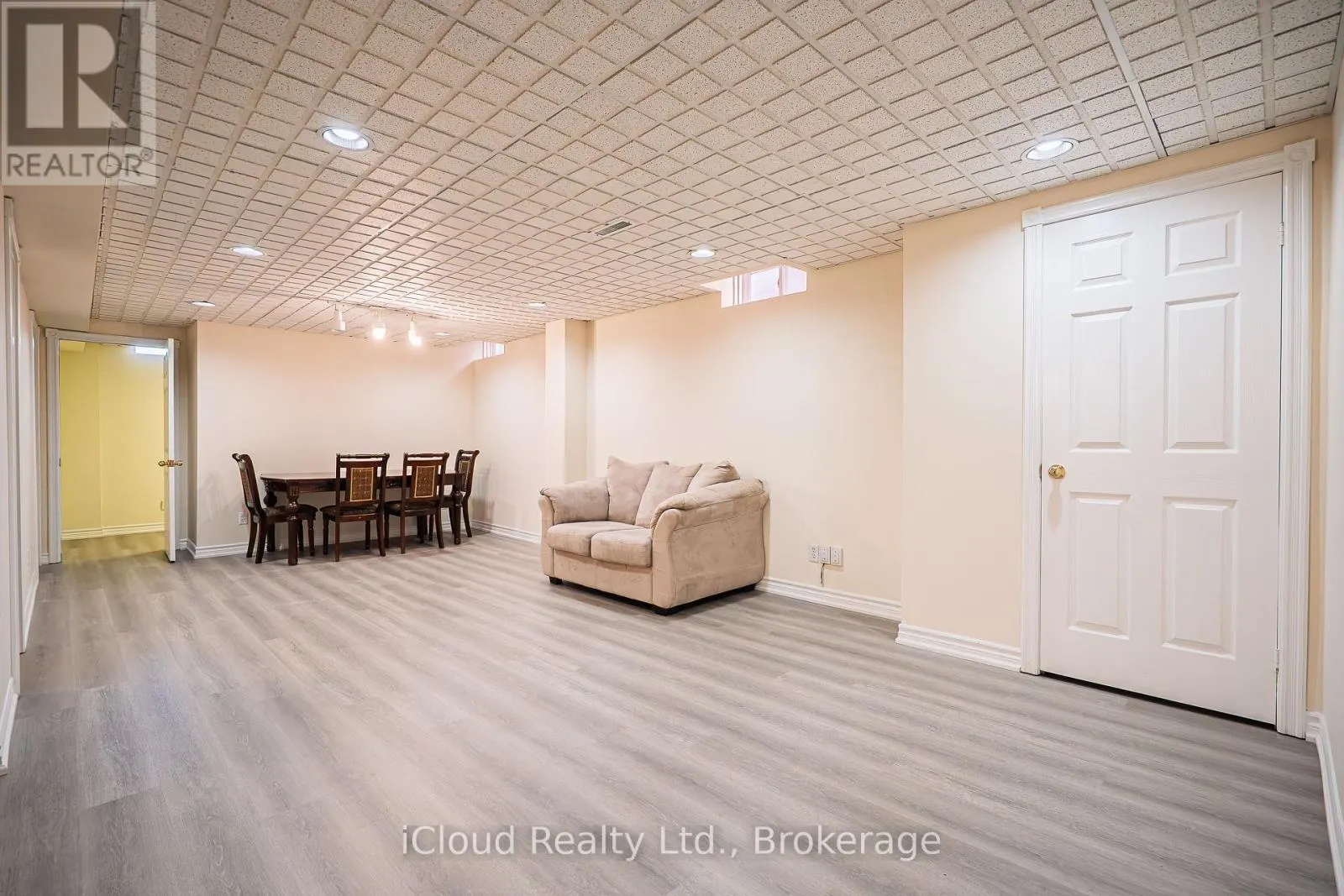 80 VENICE CRESCENT W