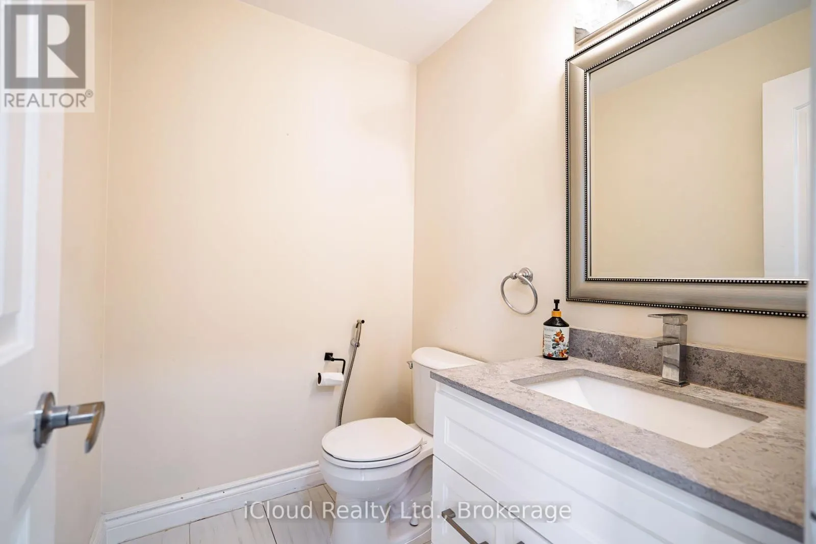 80 VENICE CRESCENT W