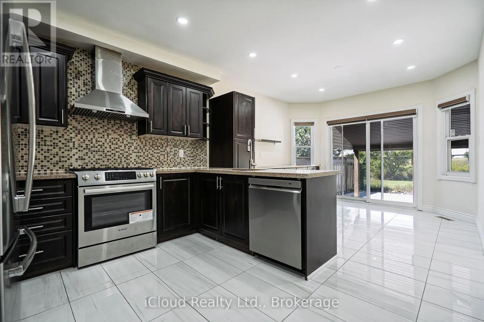80 VENICE CRESCENT W