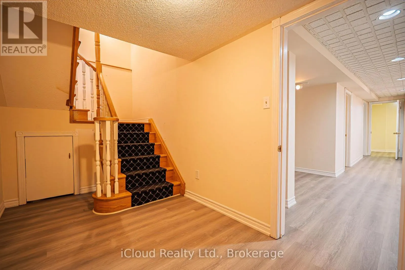 80 VENICE CRESCENT W