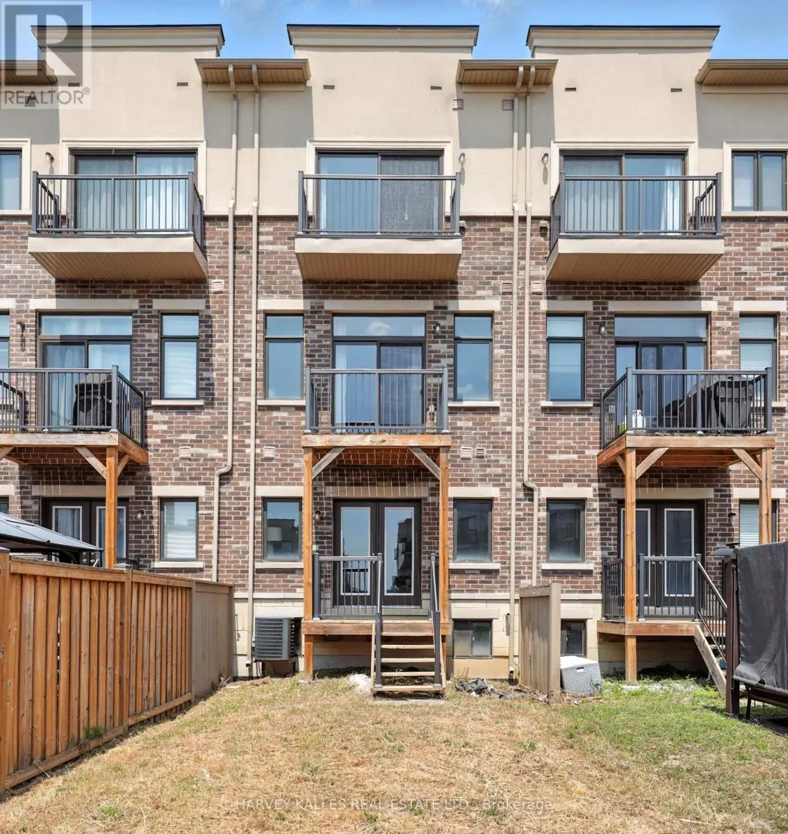 37 ARIANNA CRESCENT