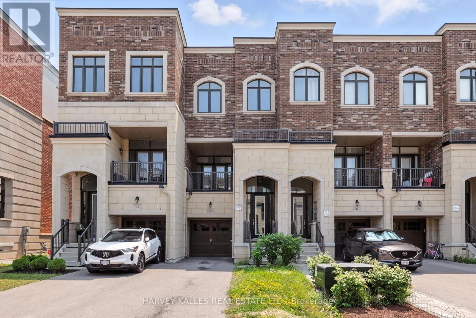 37 ARIANNA CRESCENT
