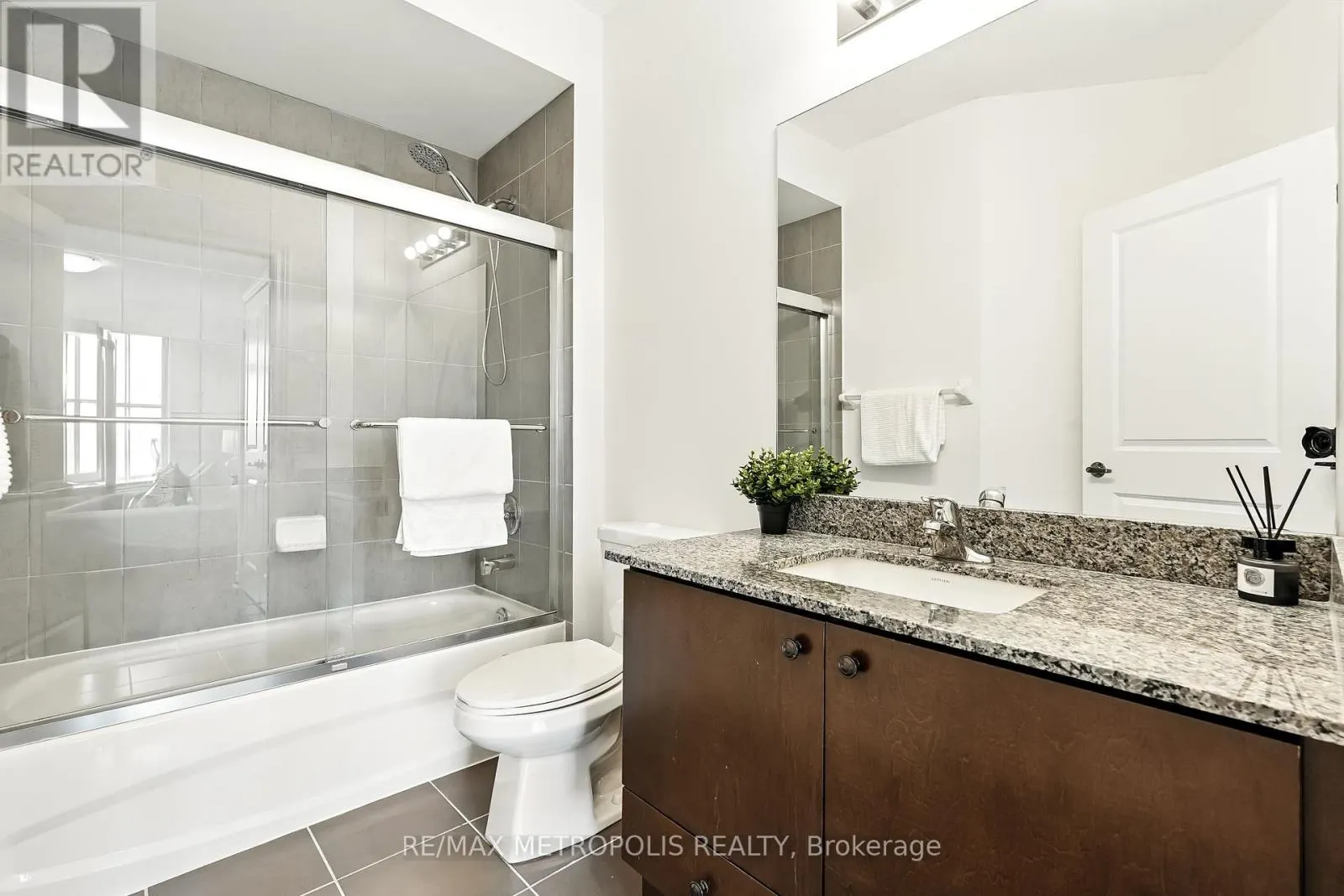 729 - 7325 MARKHAM ROAD