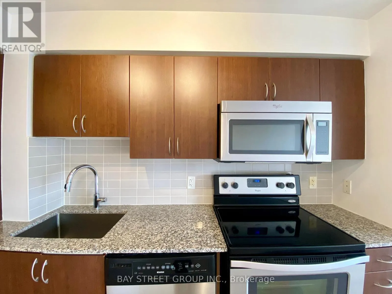 925 - 370 HIGHWAY 7 E